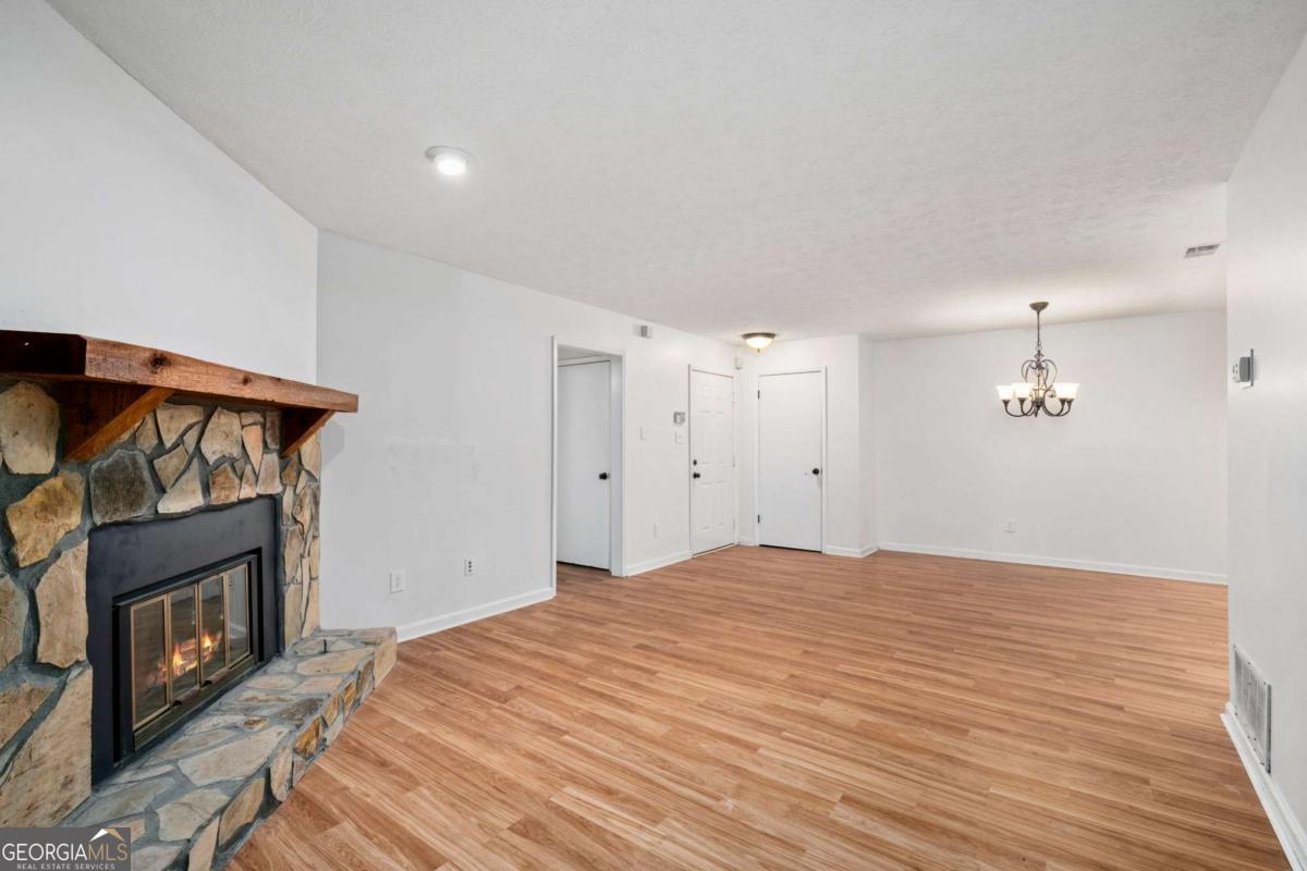 4013 Lake Pointe CIR