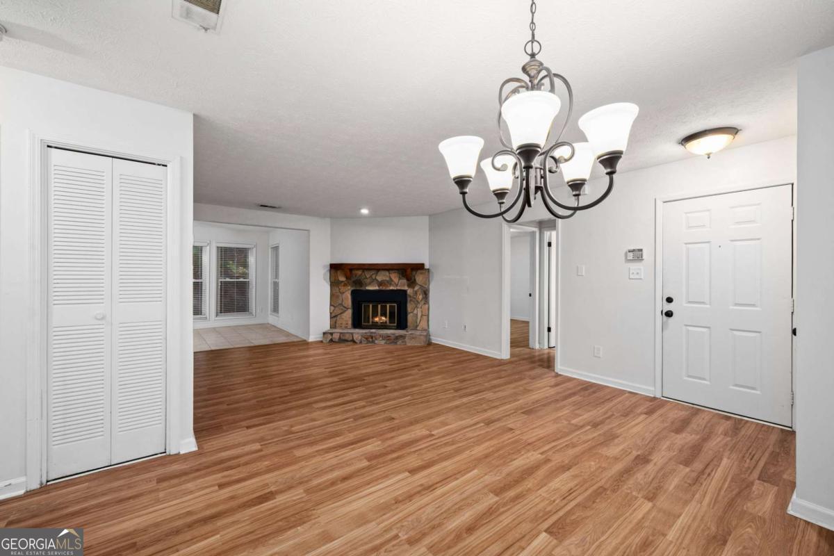 4013 Lake Pointe CIR