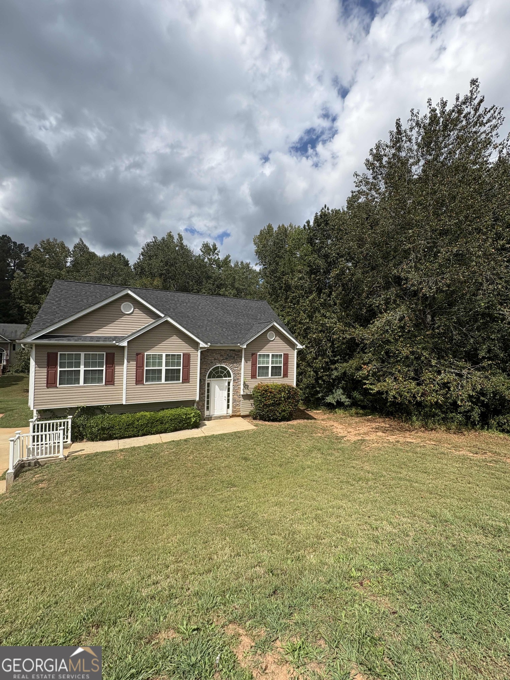 Fantastic Opportunity. 4 Bed 3 Bath Split Level. Located on a cul-de-sac in a quiet-beautiful subdivision. Large family room, and spacious kitchen. The yard has plenty of room for the kids.