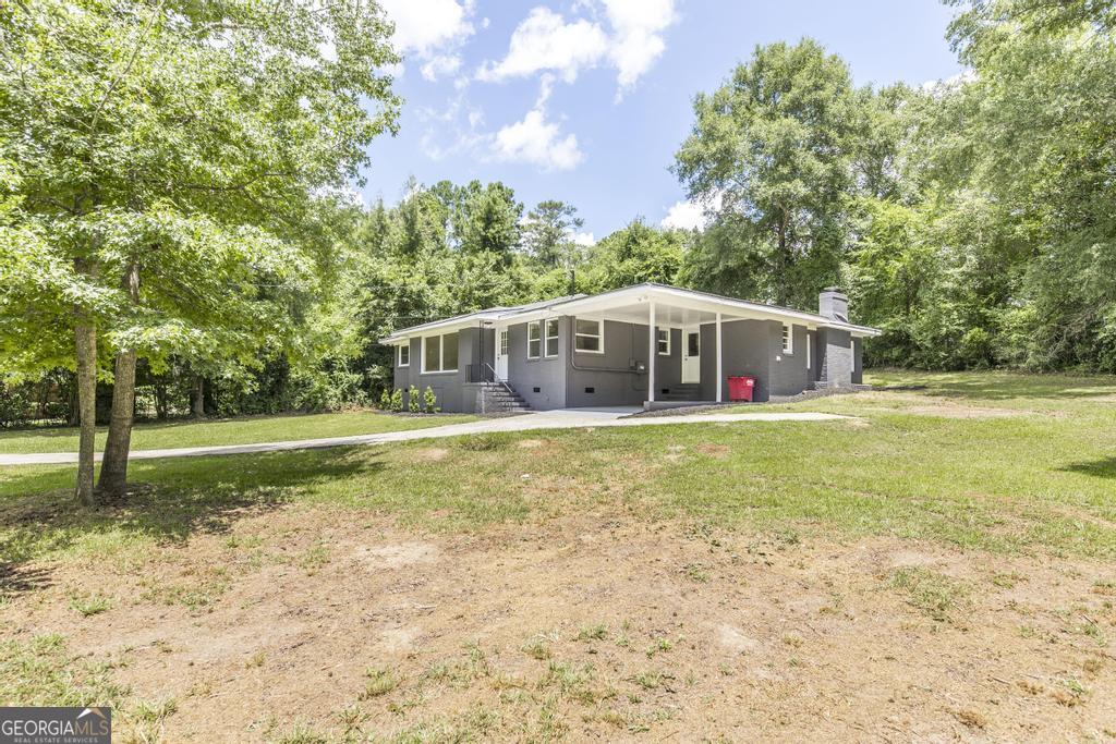 880 Winchester CIR