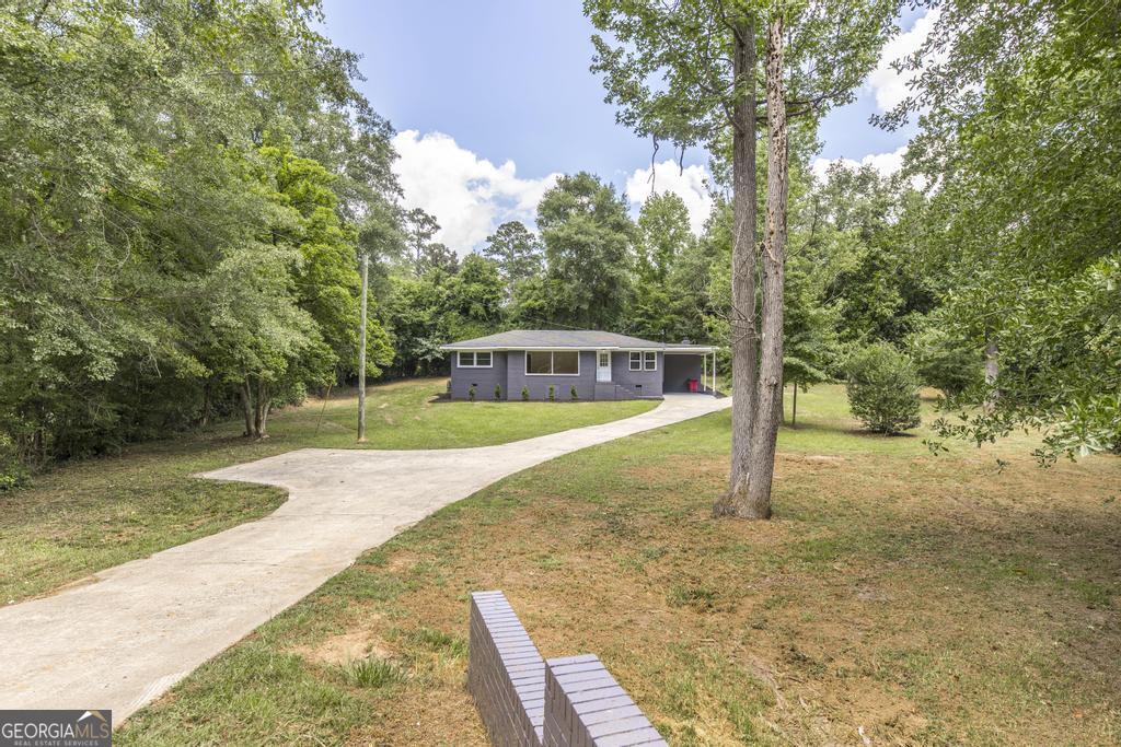 880 Winchester CIR
