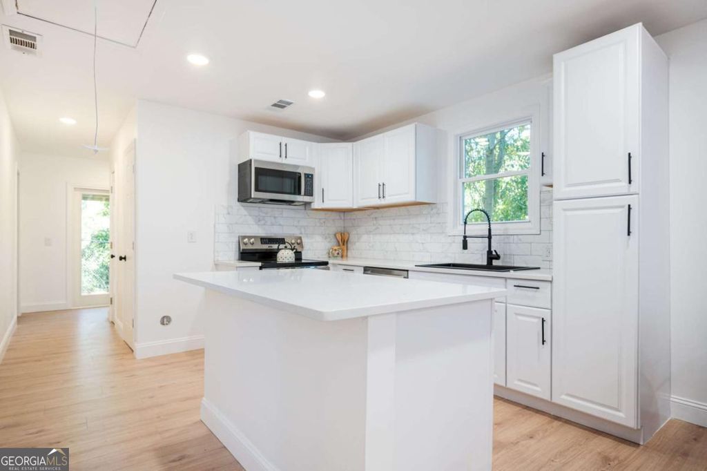 Photo of 419 Mount Zion Road SW, Hapeville, GA 30354 (MLS # 10632062)