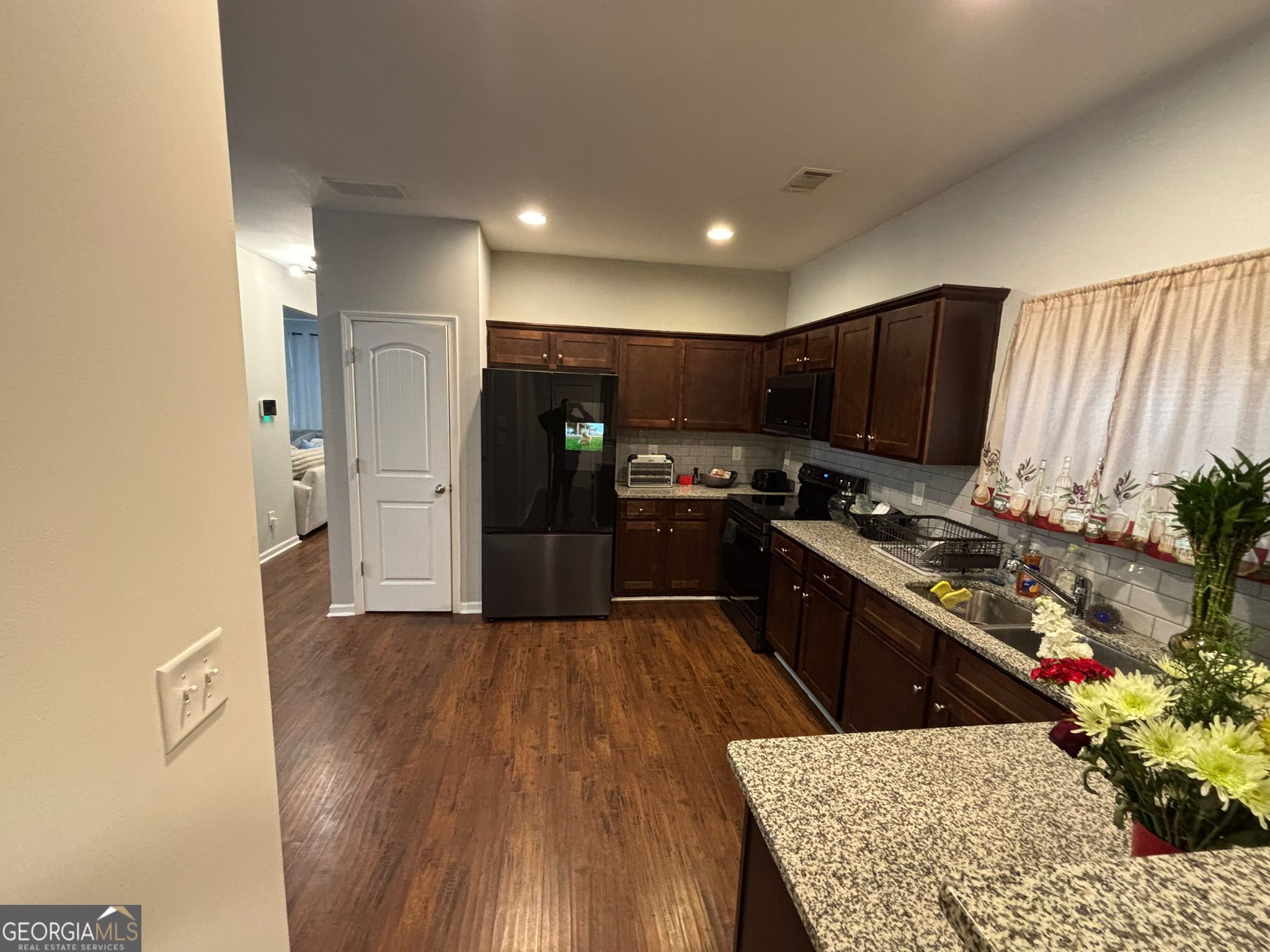 Iris Lake - Residential Lease