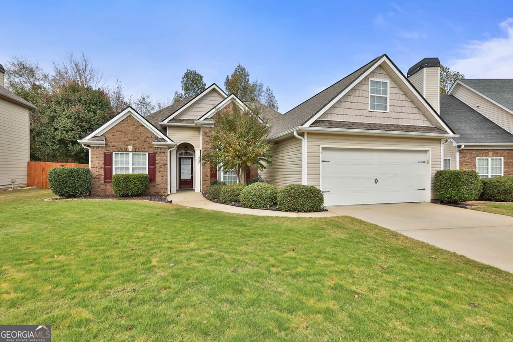 Photo of 227 Village Park Drive, Newnan, GA 30265 (MLS # 10673944)
