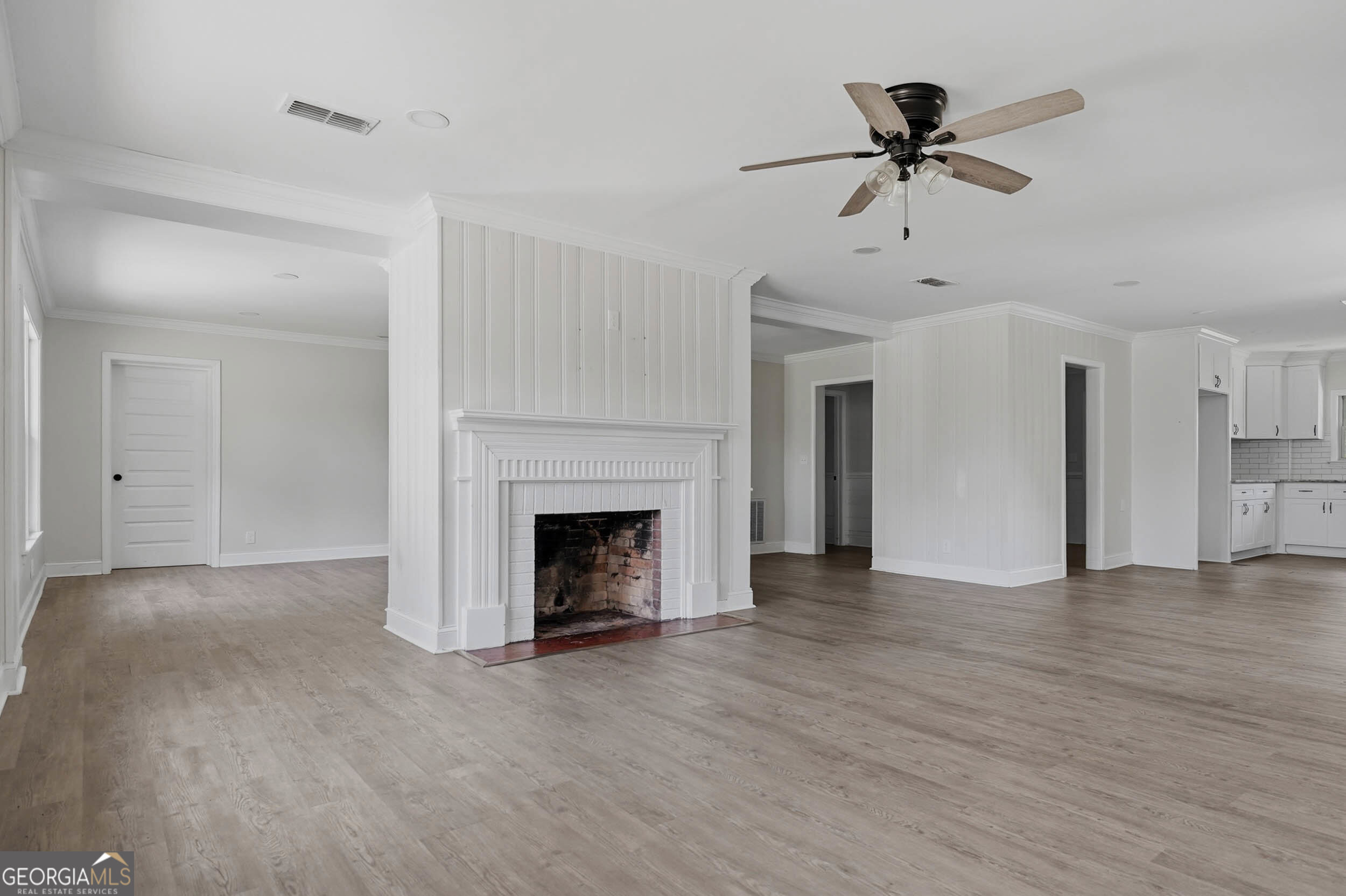 1009 Summit DR