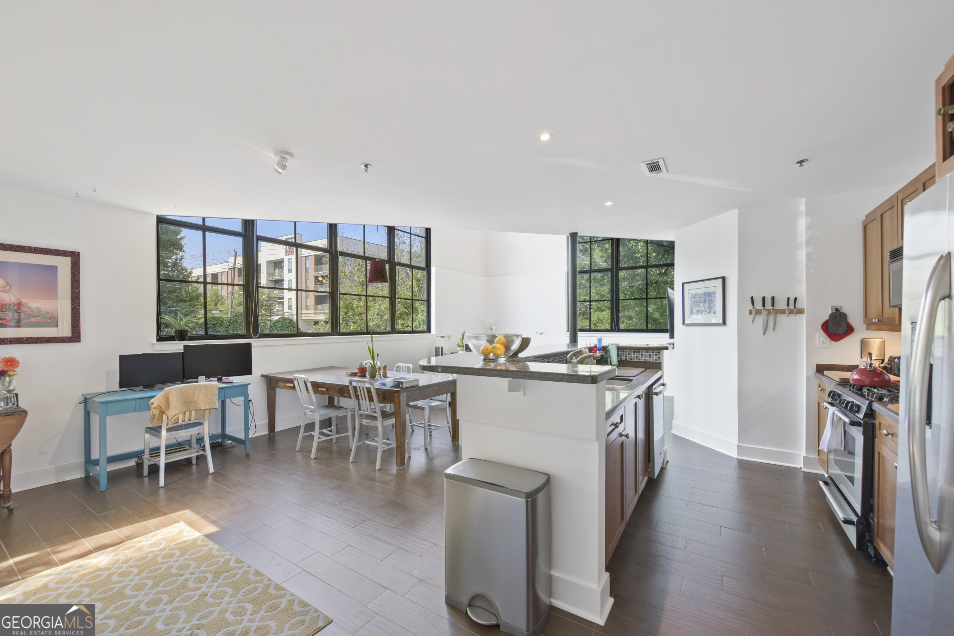 790 North AVE NE 102