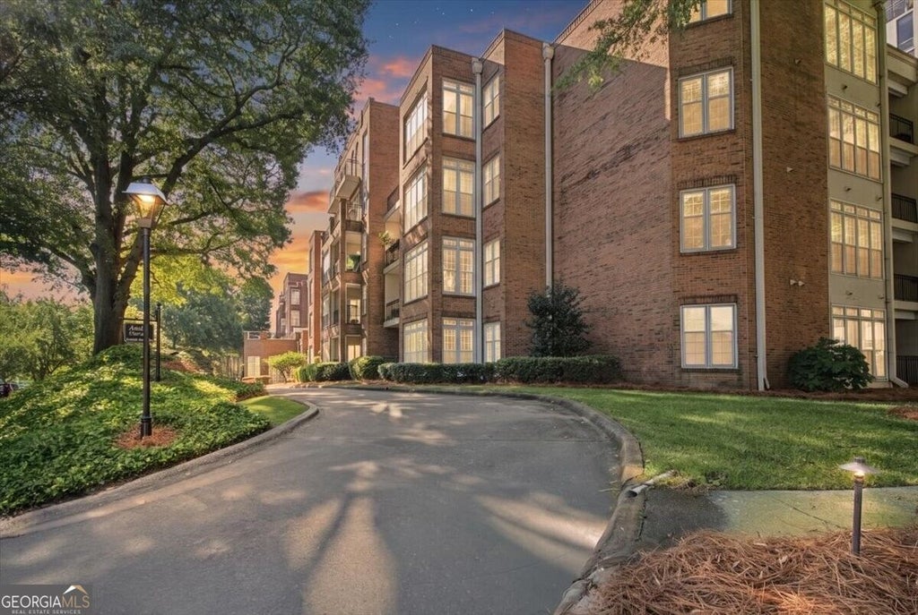 Photo of 175 15th Street NE #208, Atlanta, GA 30309 (MLS # 10841637)