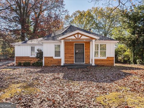 Photo of 2040 Penelope Street NW, Atlanta, GA 30314 (MLS # 10659818)