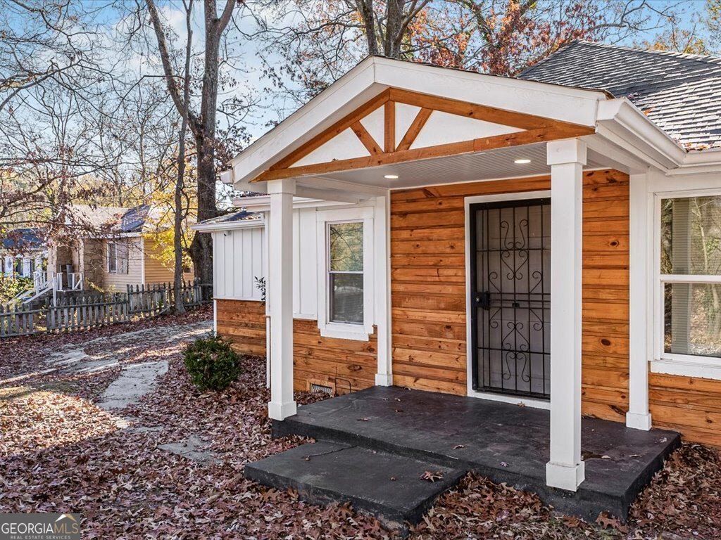 Photo of 2040 Penelope Street NW, Atlanta, GA 30314 (MLS # 10659818)