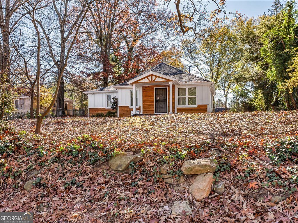 Photo of 2040 Penelope Street NW, Atlanta, GA 30314 (MLS # 10659818)