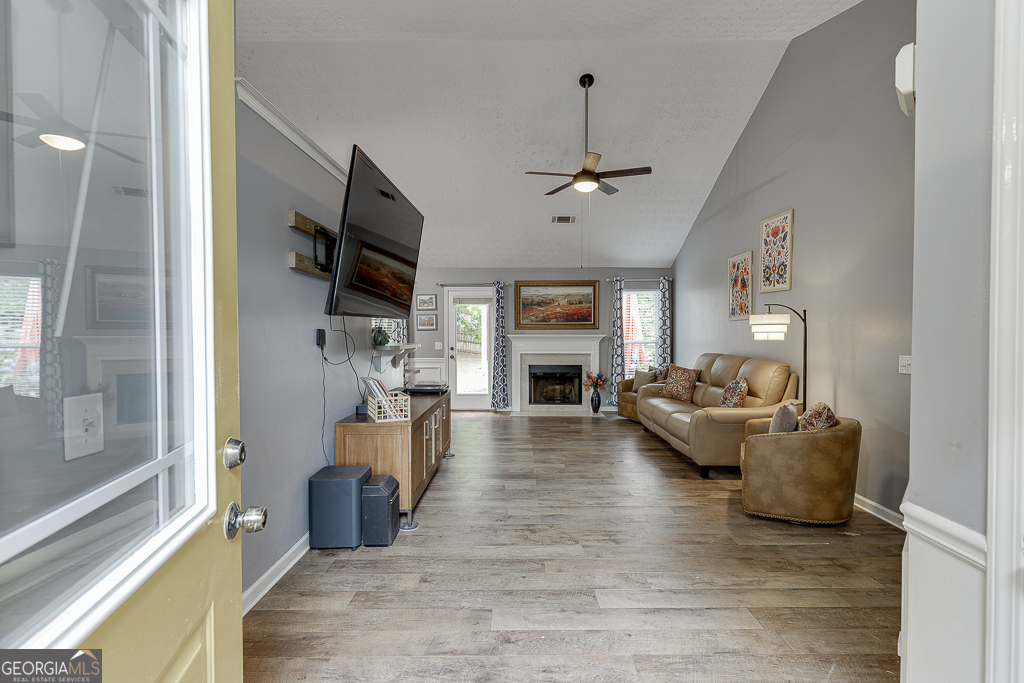 370 Fairfield DR