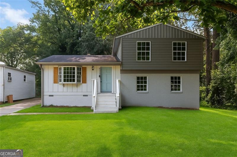 Welcome home to this charming 3-bedroom, 2-bathroom tri-level in the heart of Forest Park! This home offers a comfortable layout featuring a separate family room, perfect for cozy movie nights, game days, or just relaxing with loved ones. The property sits on a nice lot with plenty of yard space and solid bones throughout. The basement is not in livable condition and is not reflected in the sales price, giving you a great opportunity to add future value at your own pace. Whether you're a first-time homebuyer, investor, or someone looking for a home with potential, this one checks all the boxes without breaking the bank. Highlights: 3 spacious bedrooms 2 full bathrooms Separate family room Roomy lot with front and back yard Unfinished basement not included in sales price. Can add future value when finished. Don't miss your chance to own in a growing area with space to customize!