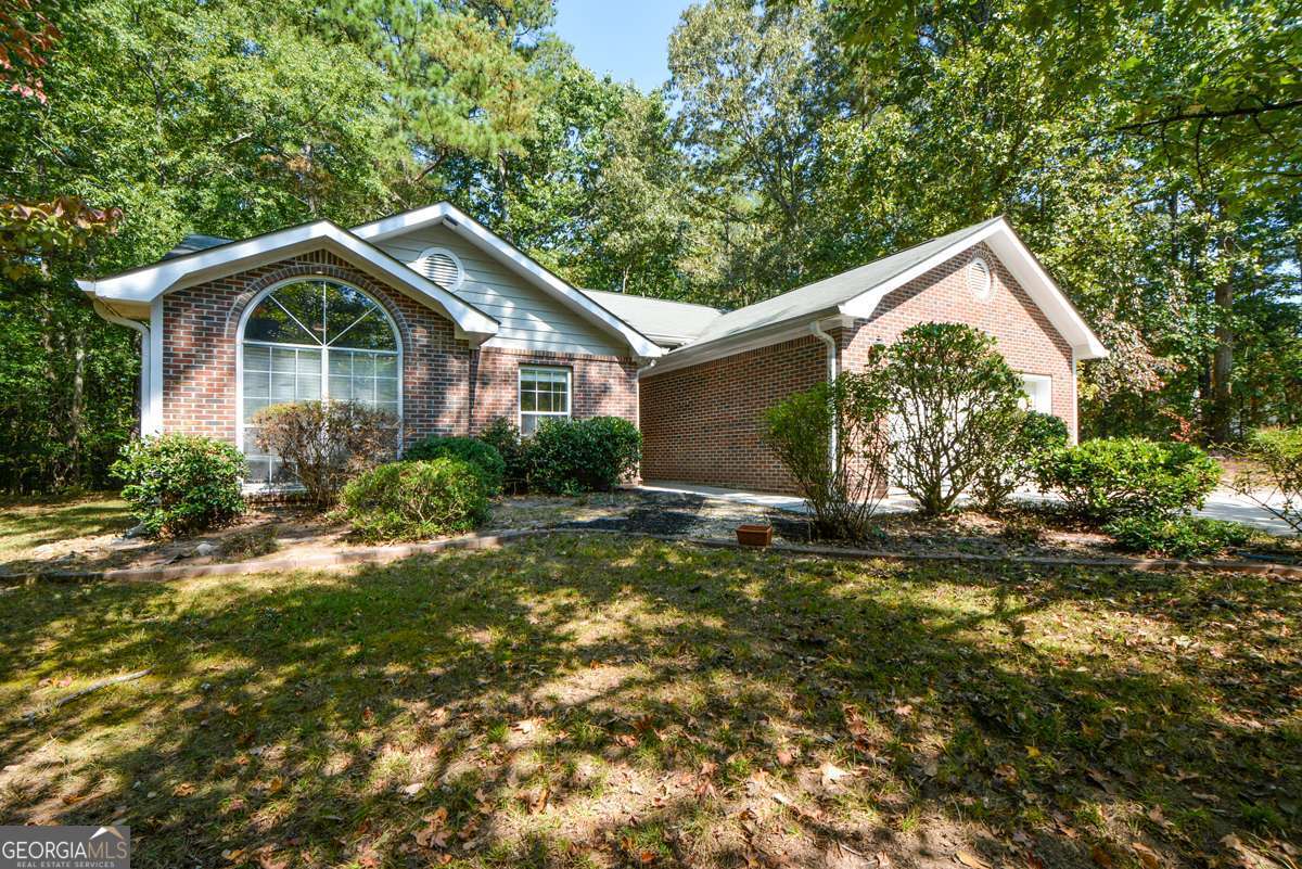 Welcome to this beautifully updated 3BR/2BA ranch in Fairfield Plantation, one of West Georgia's premier gated golf and lake communities. Featuring vaulted ceilings, a cozy fireplace, new flooring, fresh paint, and updated appliances, this home is truly move-in ready. The spacious primary suite offers a private bath, while generous bedrooms provide comfort for all. Enjoy resort-style amenities including golf, pools, tennis, trails, marina, sandy beach, and dining.