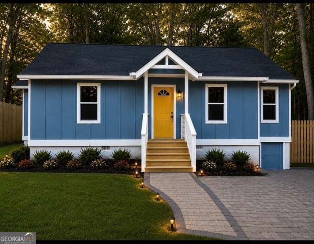 Photo of 687 Woods Drive NW, Atlanta, GA 30318 (MLS # 10792961)