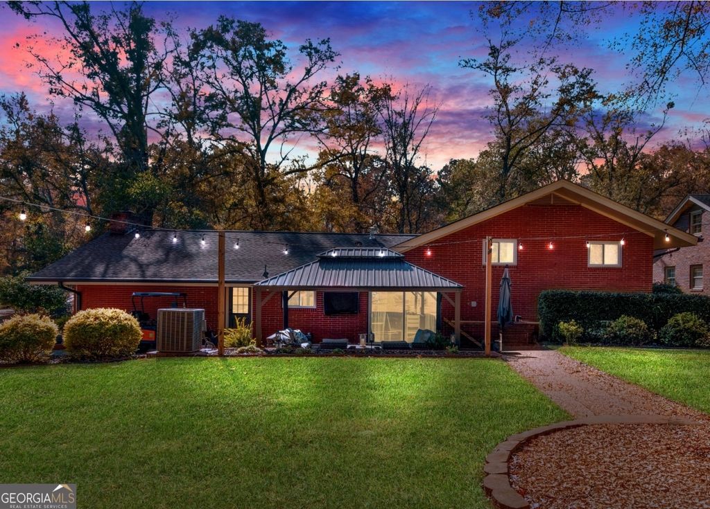 Photo of 941 Springer Dr, Griffin, GA 30224 (MLS # 10650801)