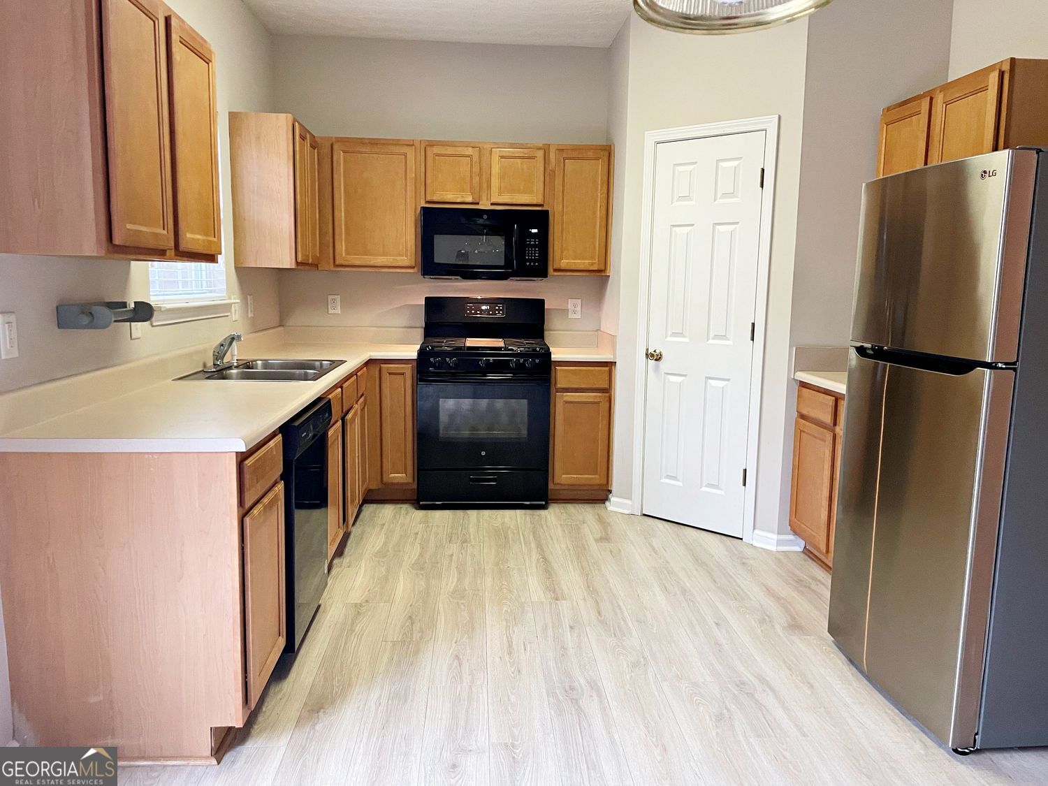 Cumming, Georgia 30040, United States, 3 Bedrooms Bedrooms, ,3 BathroomsBathrooms,Residential,Active,242724