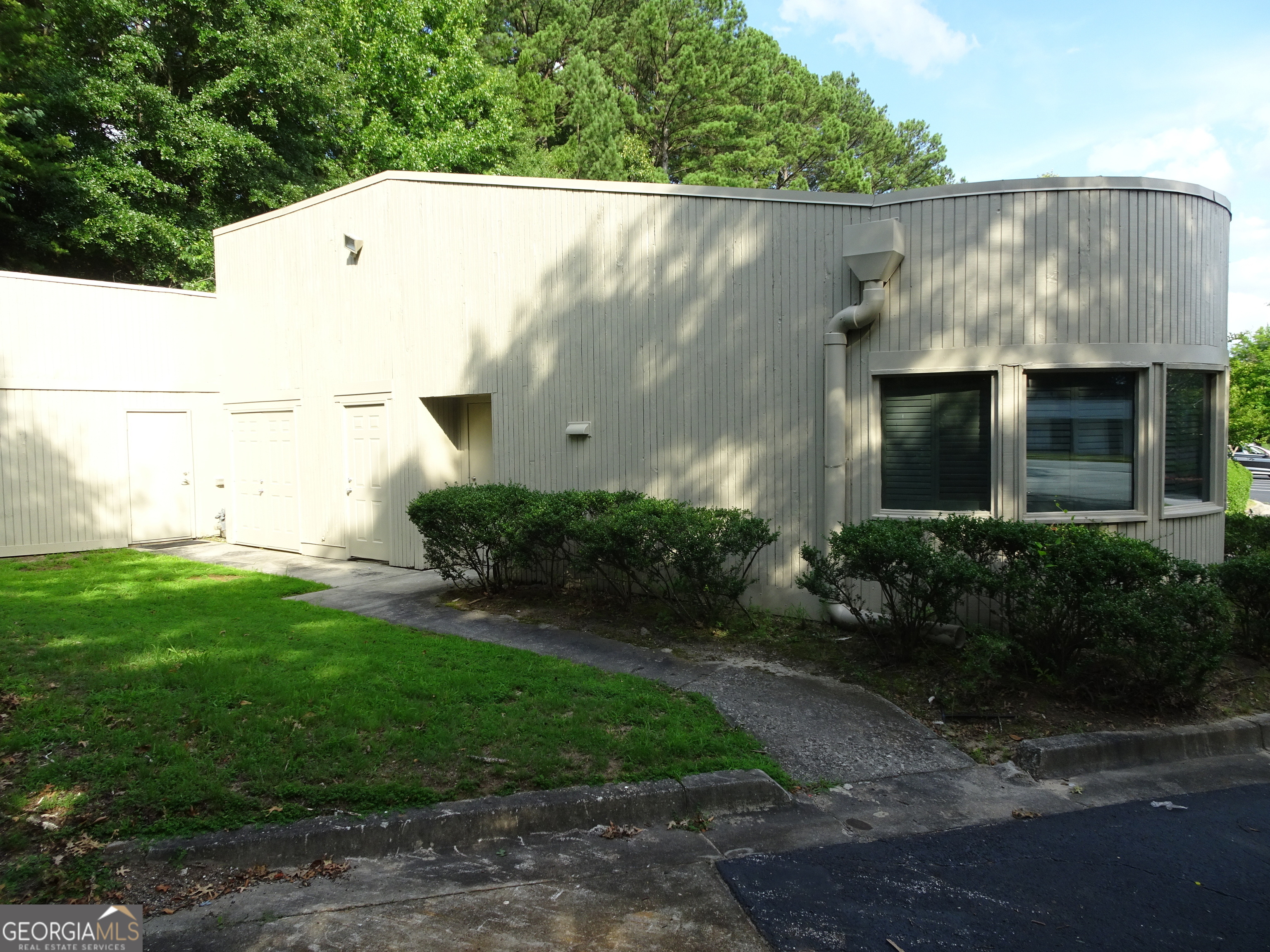 2200 Fountain DR