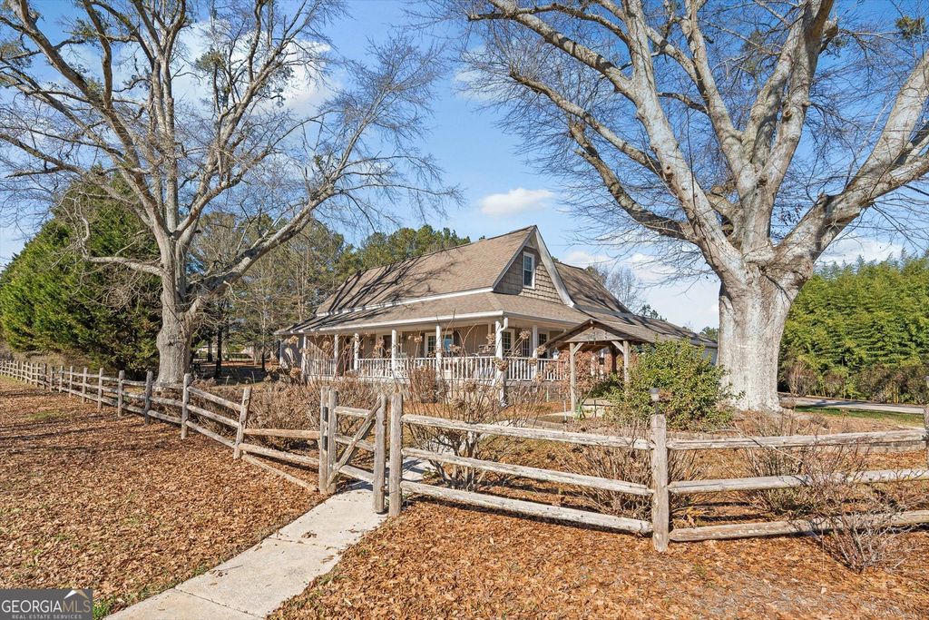 Photo of 333 Davis Road, Carrollton, GA 30116 (MLS # 10677678)