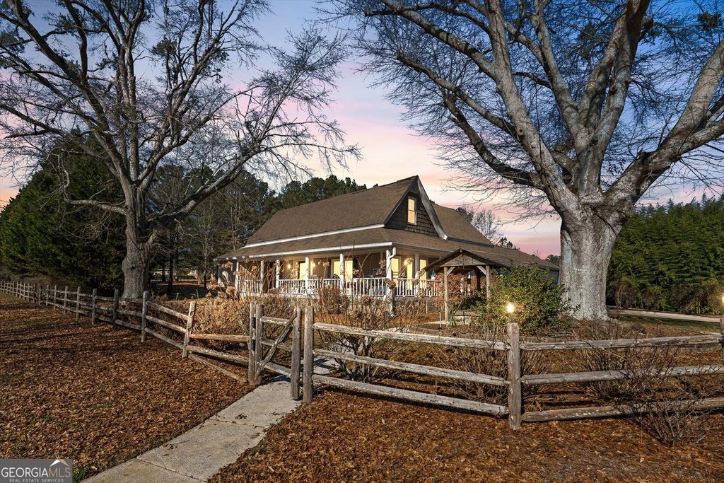 Photo of 333 Davis Road, Carrollton, GA 30116 (MLS # 10677678)