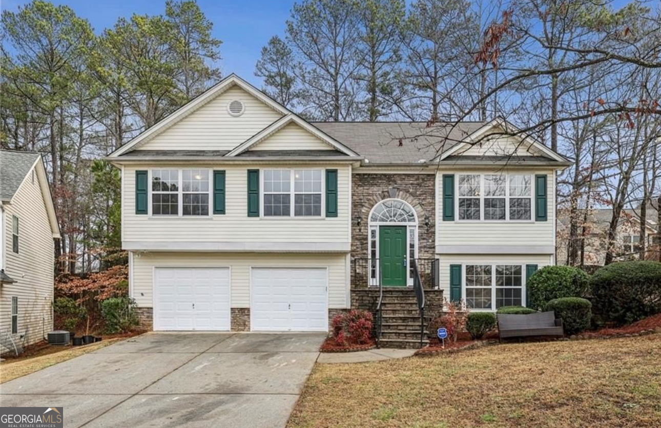 Beautiful, recently remodeled home with a basement. Upstairs, you'll find 3 spacious bedrooms, a living room, a kitchen, a dining room, and a laundry with a washer and dryer. The fully finished basement features 2 bedrooms, 1 bathroom, a living room, a kitchen, and another laundry with a new washer and dryer. The home also has 2 garage spaces. This wonderful home is ideal for a large family and is a must-see...