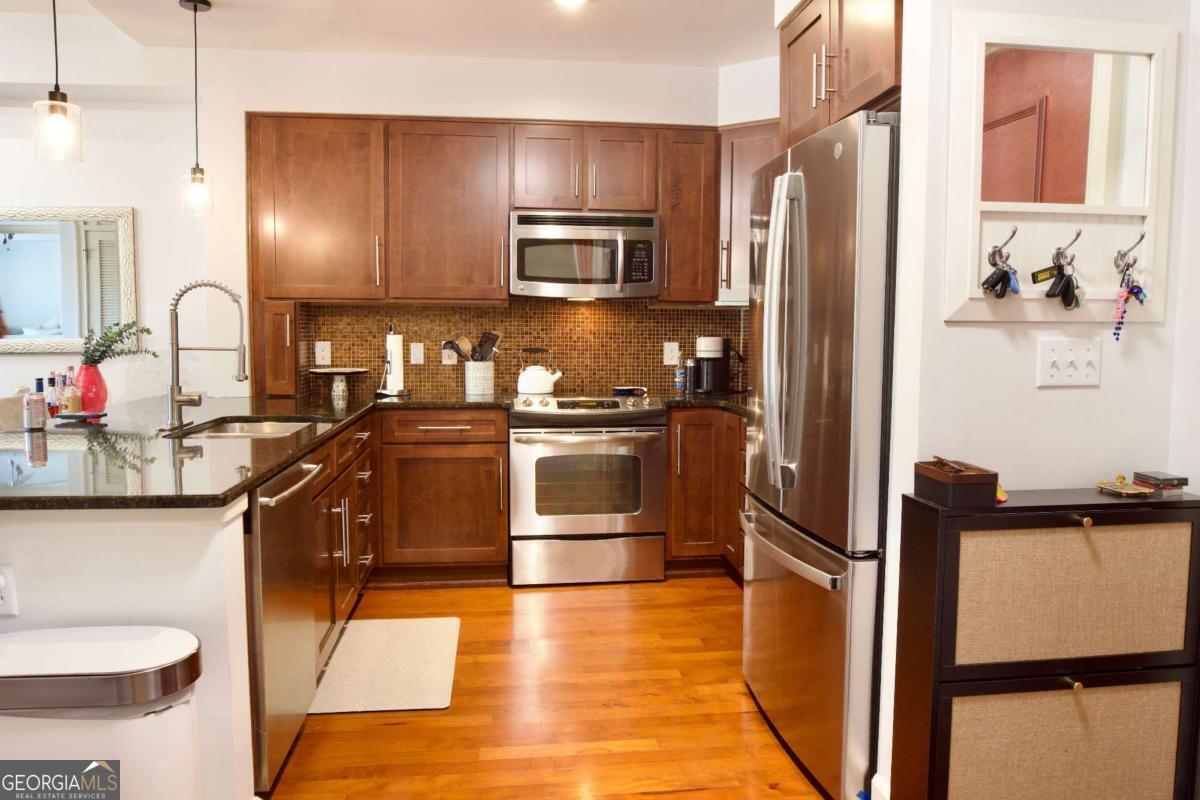 200 River Vista DR 611