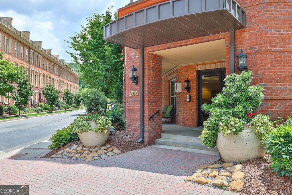 200 River Vista DR 611