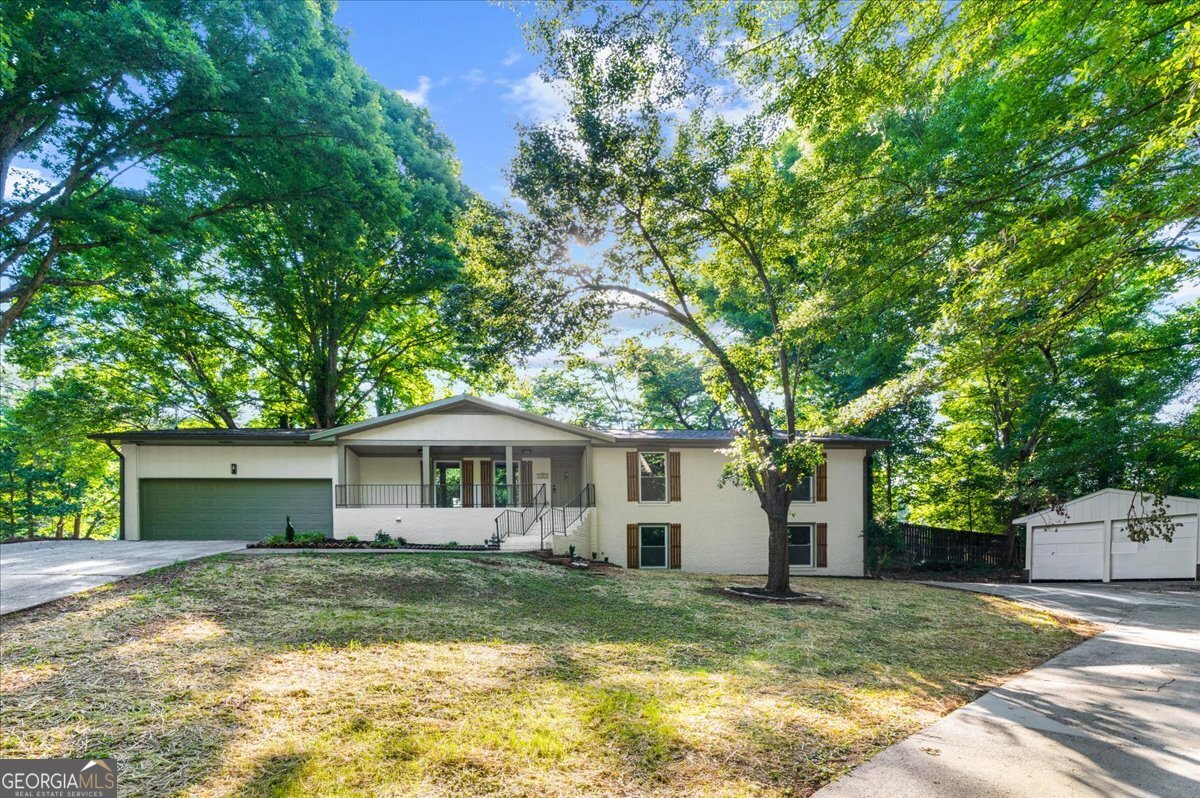 1661 Oak Ridge CIR SW