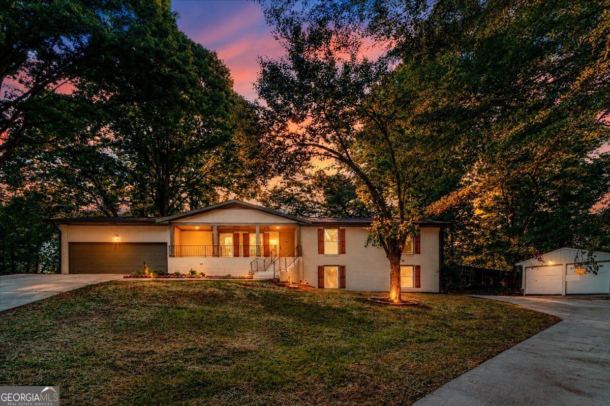 1661 Oak Ridge CIR SW