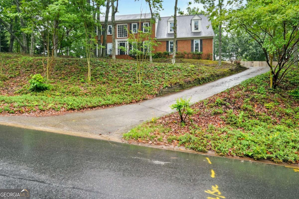 1825 Crescent RDG
