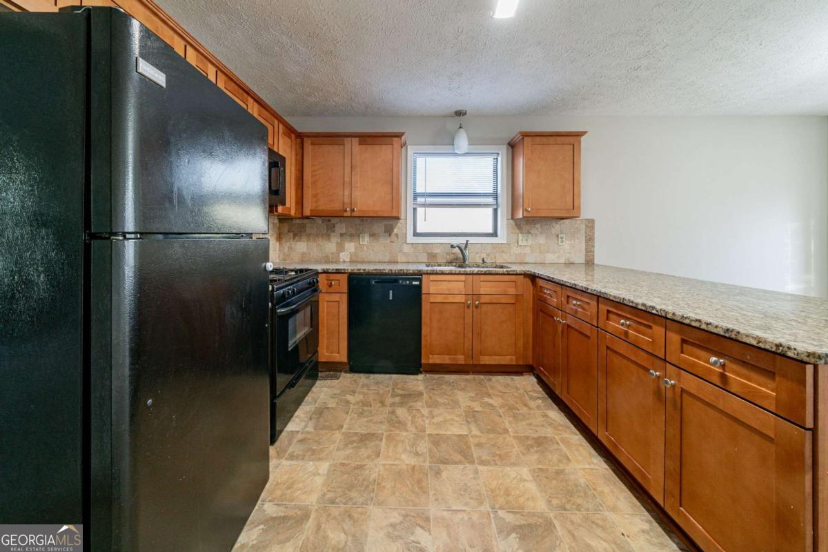 895 Tyrell DR