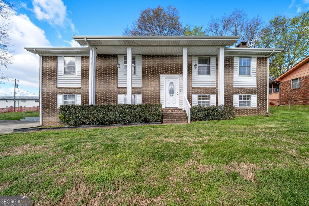Photo of 111 Edgewood Circle, Fort Oglethorpe, GA 30742 (MLS # 10803852)