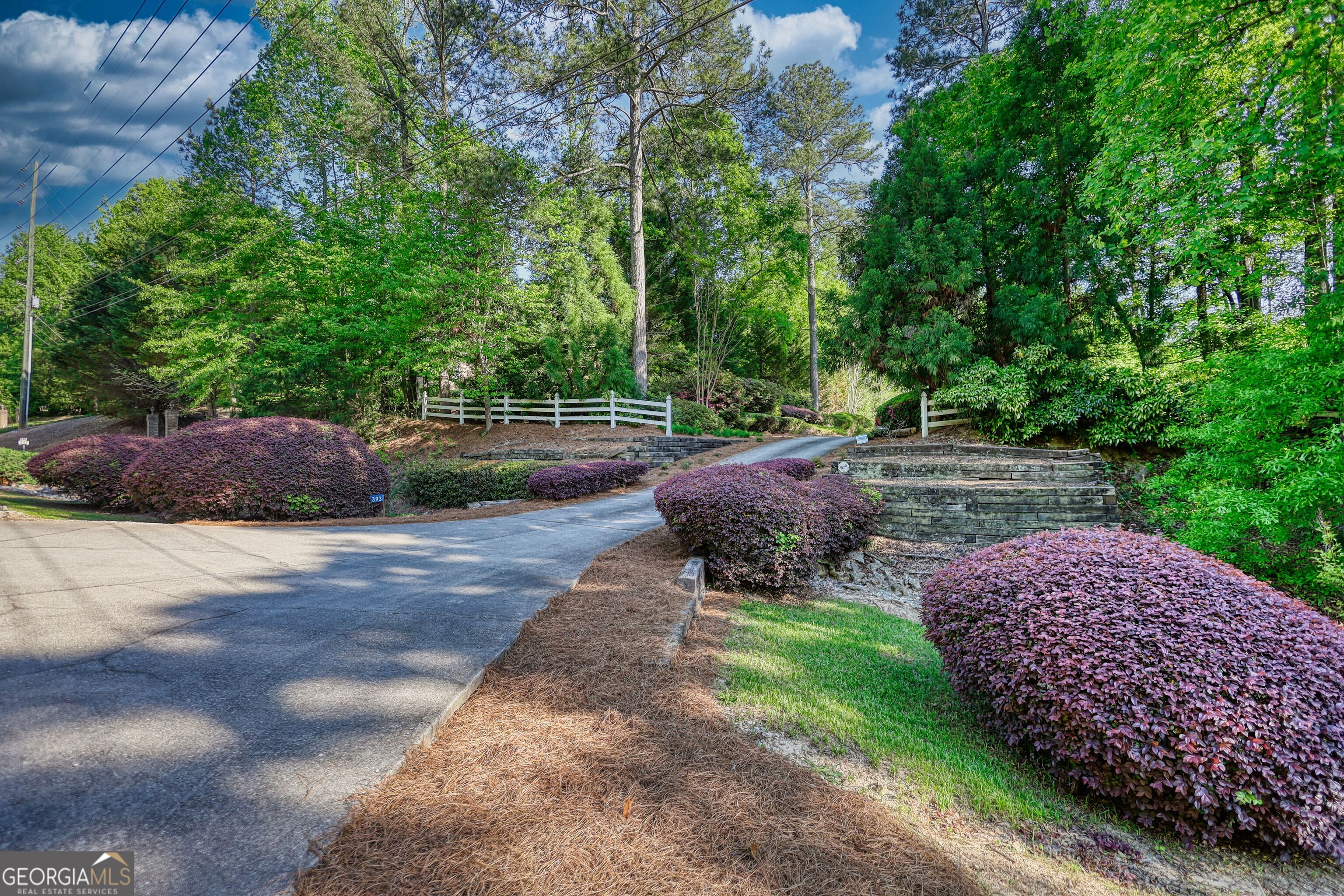 393 Edwards RD
