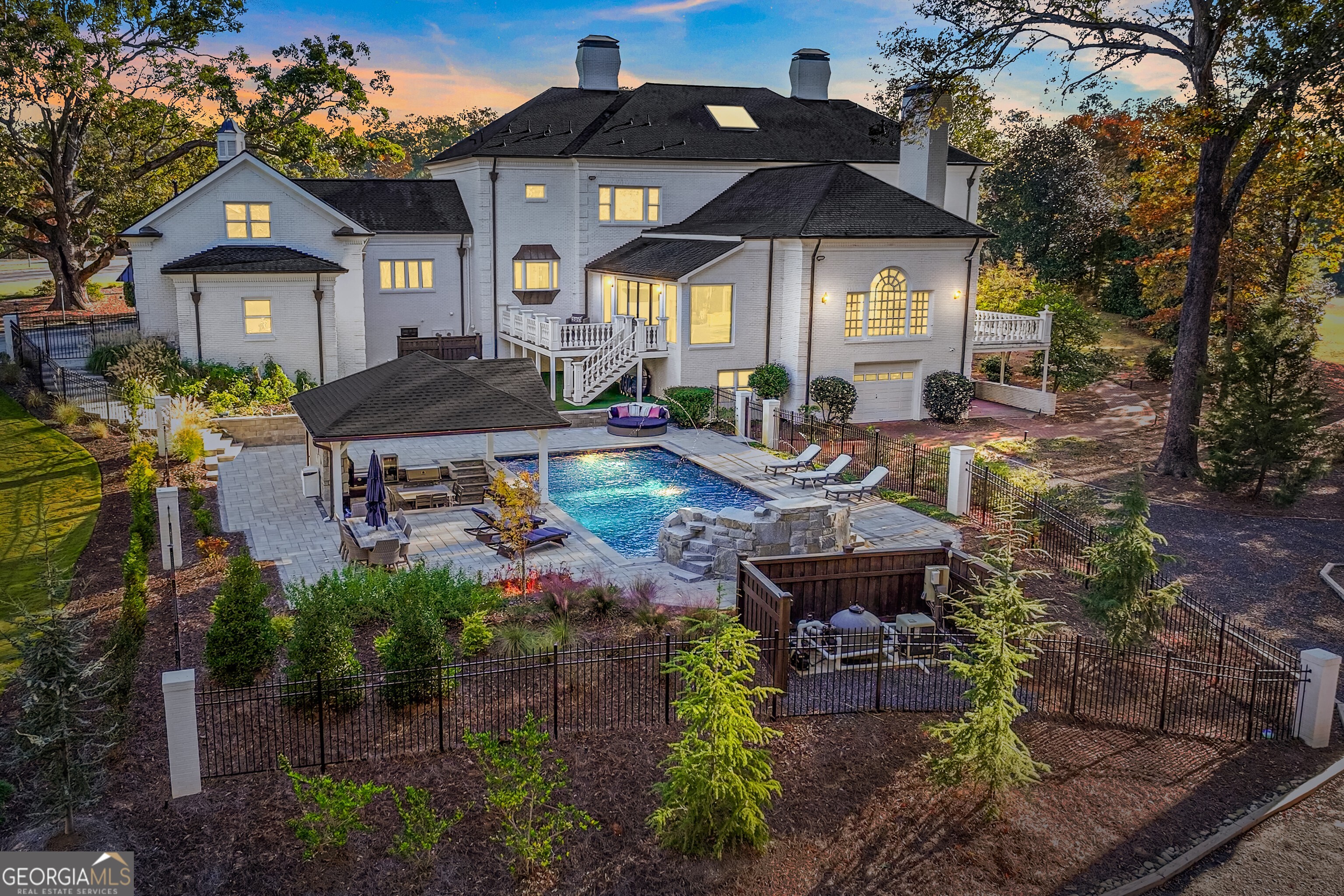 1445 Hillside DR