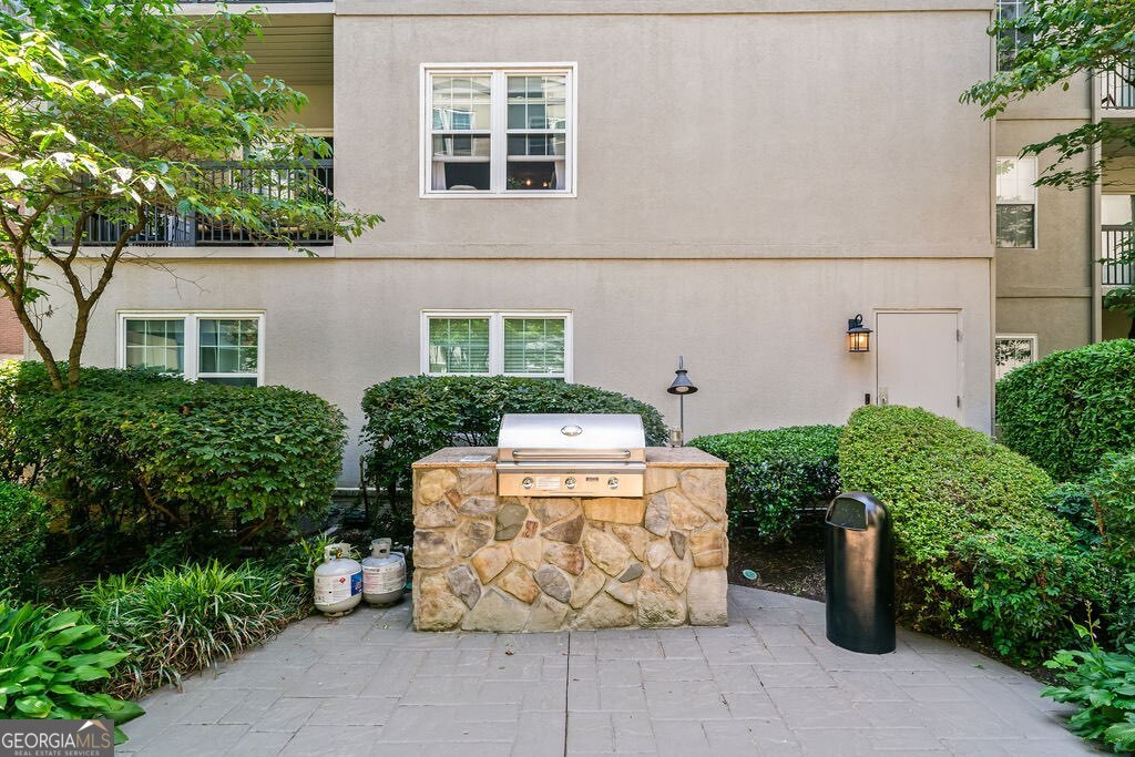1075 Peachtree WALK NE A419