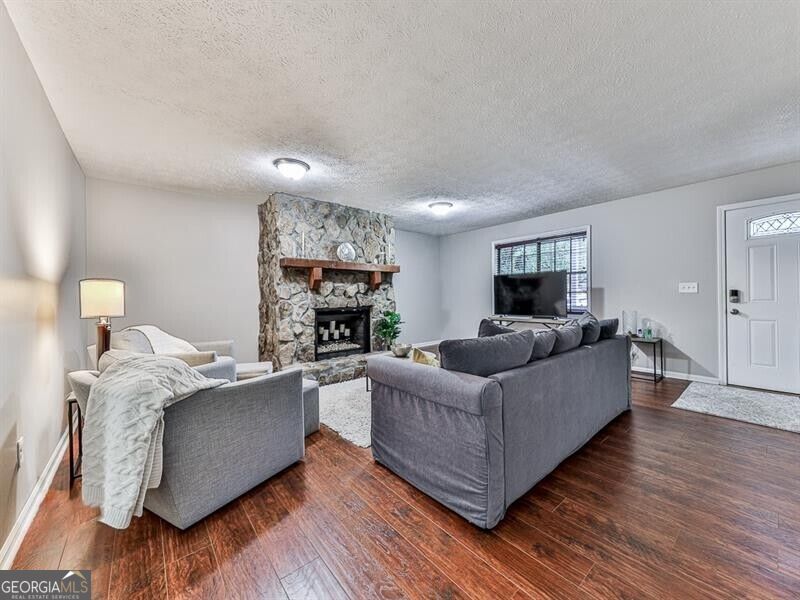 389 Saint Albans CT SW