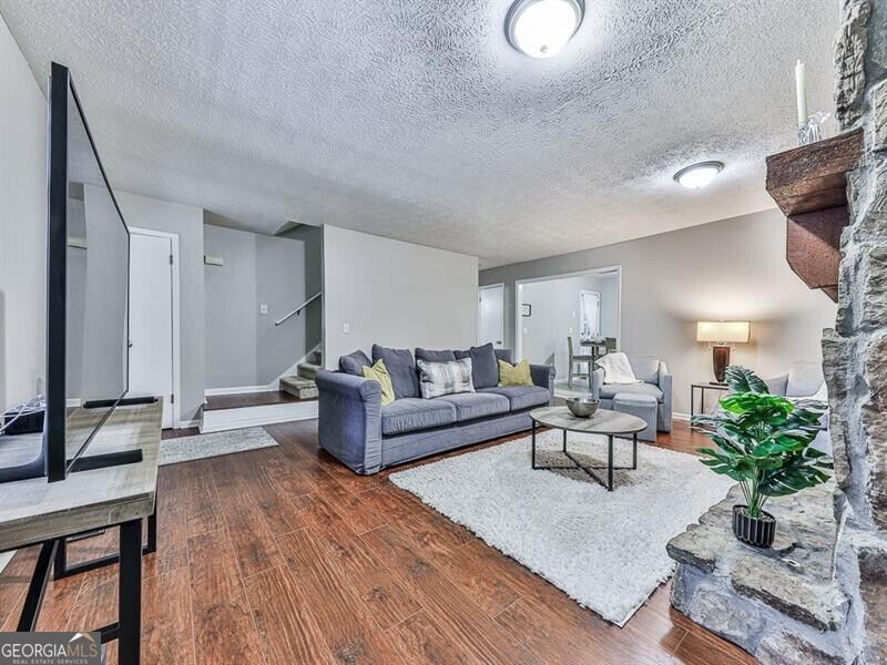 389 Saint Albans CT SW