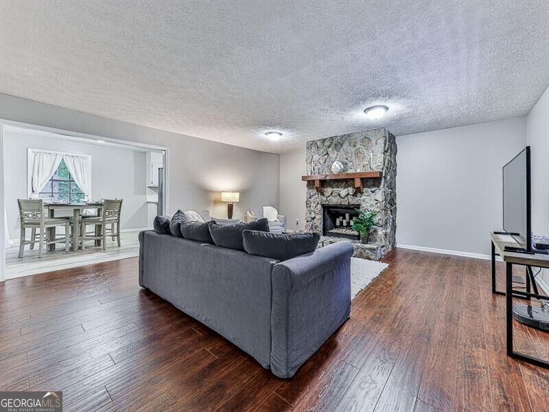 389 Saint Albans CT SW