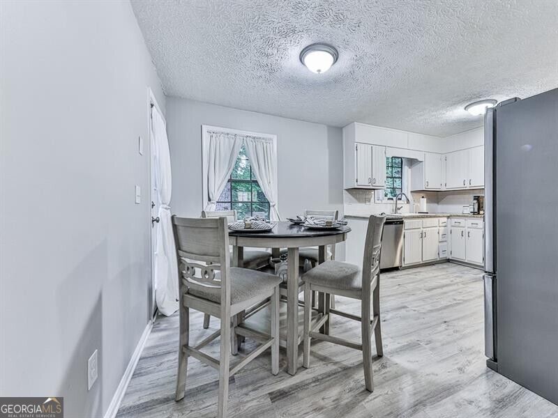 389 Saint Albans CT SW