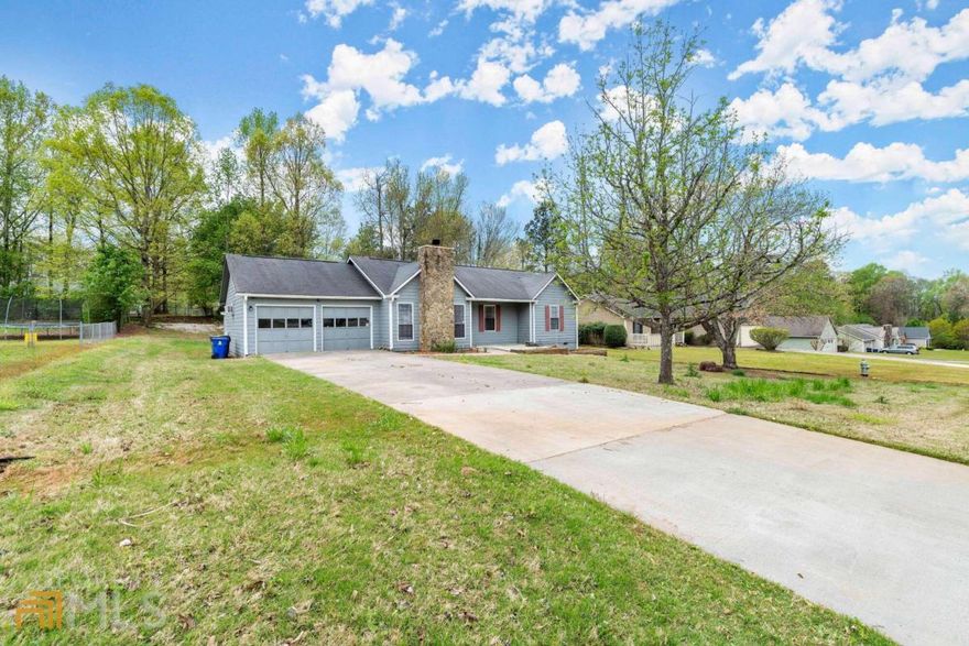 Recently Renovated Ranch! Move In Ready! New Paint, Carpet, and SS Appliances!