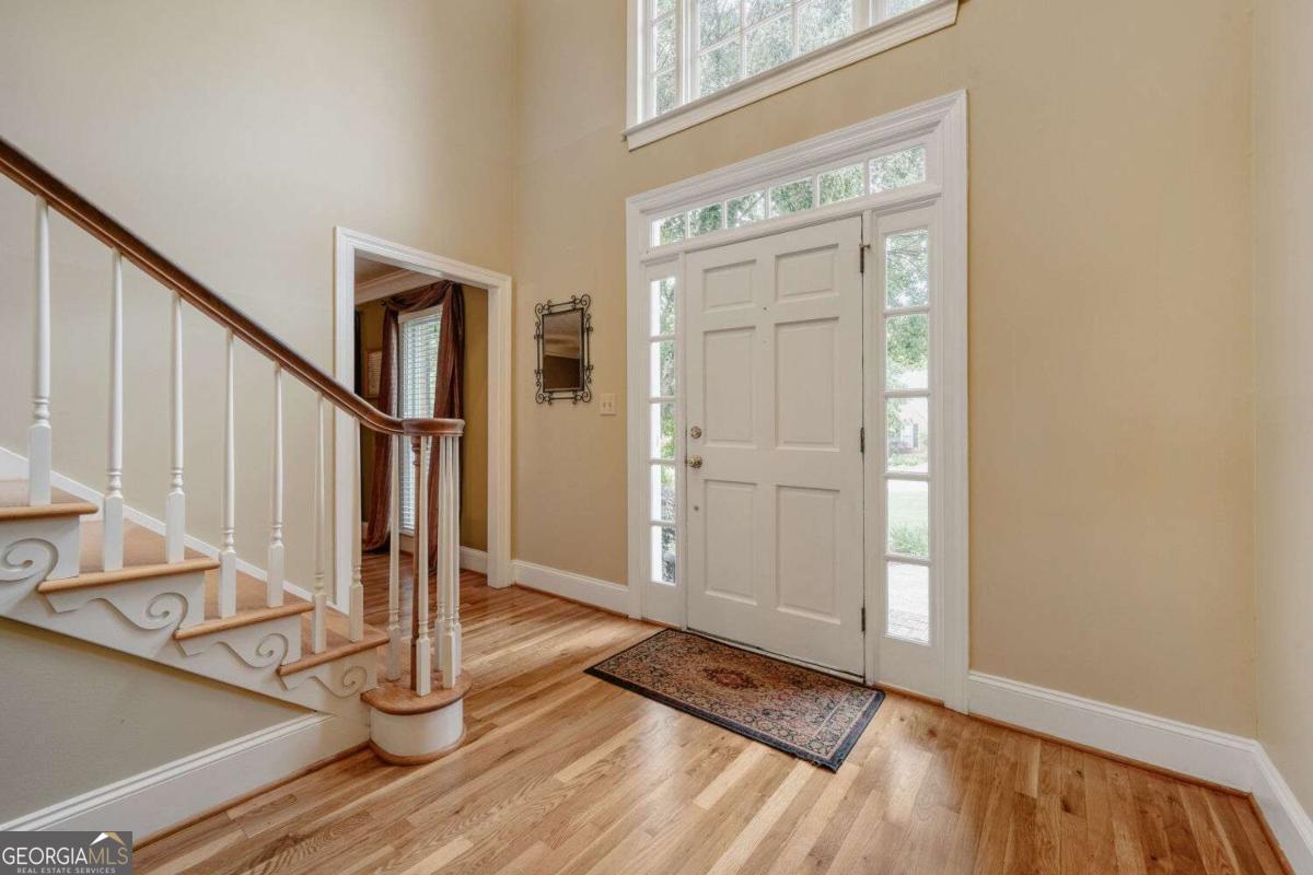 245 Emily DR SW