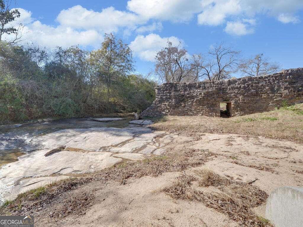 597 Highway 82