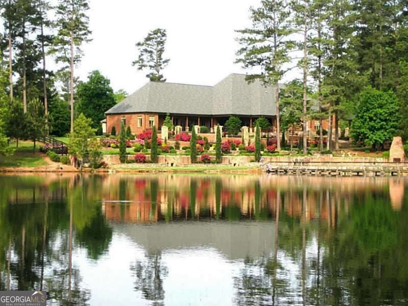 4984 Donald DR