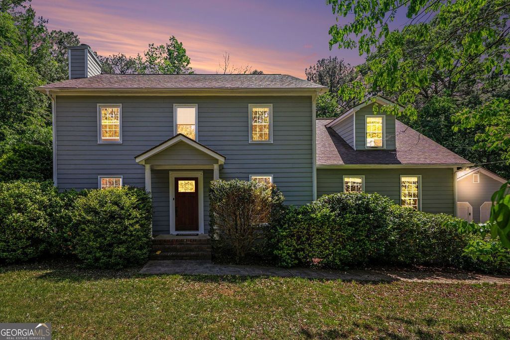 Photo of 215 Hampton Woods Drive, Fayetteville, GA 30215 (MLS # 10737971)