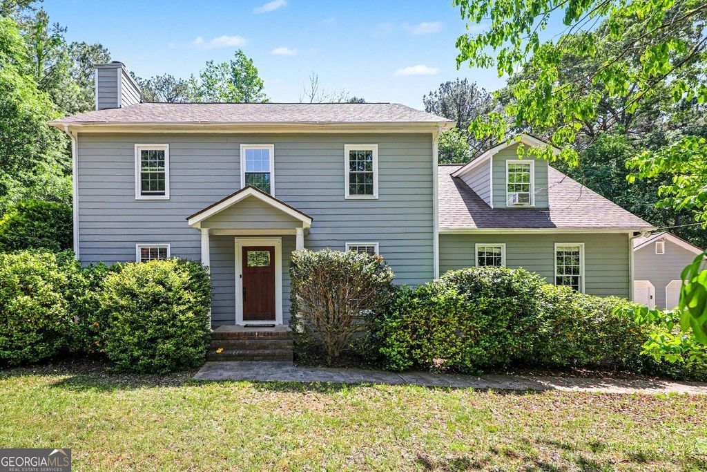 Photo of 215 Hampton Woods Drive, Fayetteville, GA 30215 (MLS # 10737971)