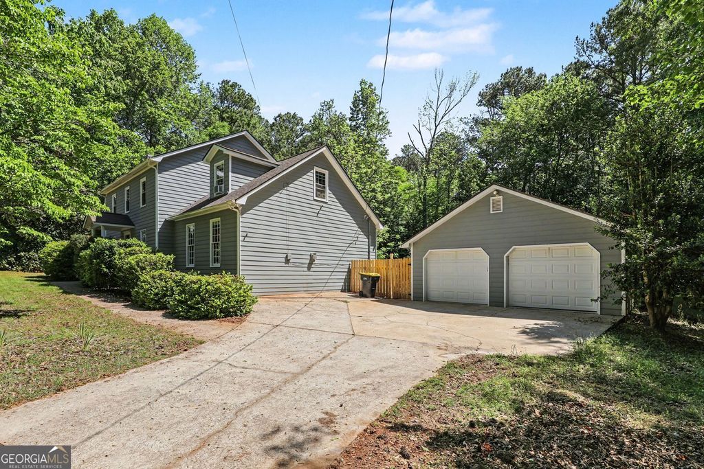 Photo of 215 Hampton Woods Drive, Fayetteville, GA 30215 (MLS # 10737971)