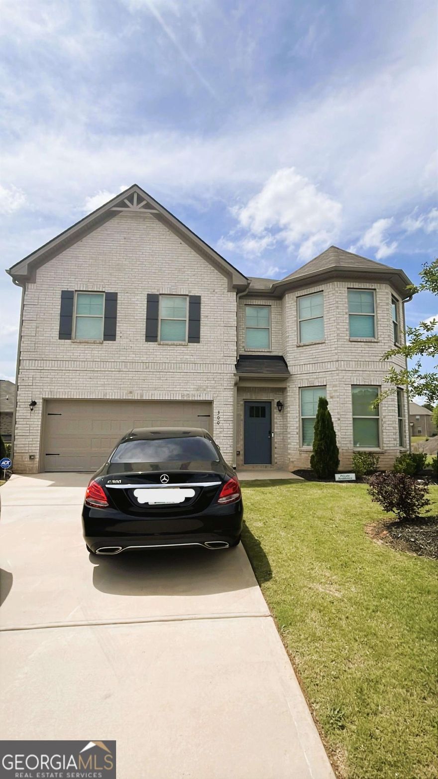 Nestled in the sought-after North Hampton community of Henry County, this meticulously crafted 5-bedroom, 3-bathroom home by DRB Homes offers both luxury and functionality. Boasting a timeless 4-sided brick exterior, the residence exudes curb appeal and durability.
