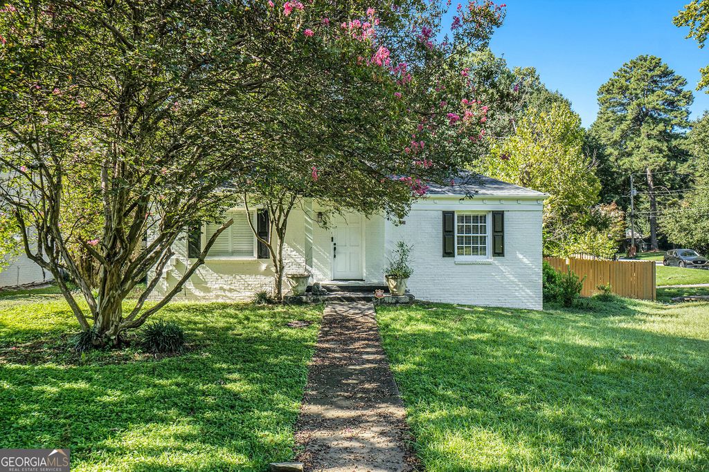 Photo of 961 Lindbergh Drive NE, Atlanta, GA 30324 (MLS # 10738029)