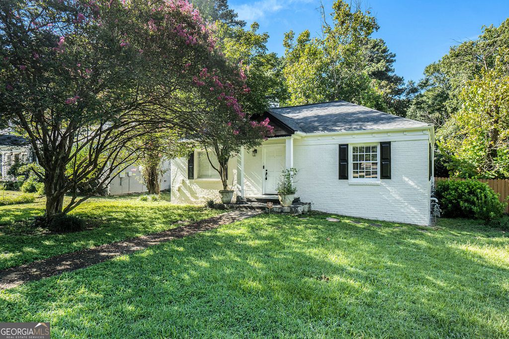 Photo of 961 Lindbergh Drive NE, Atlanta, GA 30324 (MLS # 10738029)