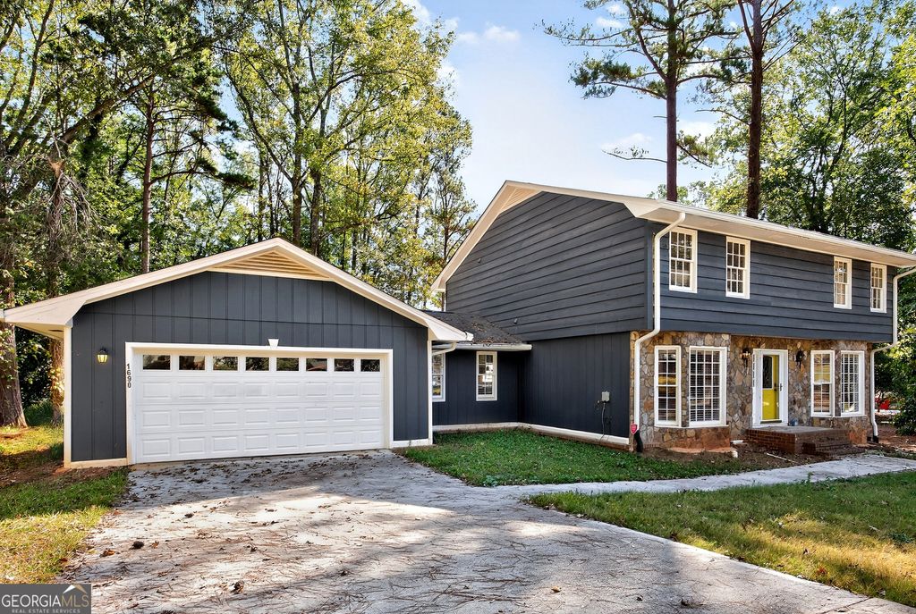 Photo of 1690 Briarbend Court, Stone Mountain, GA 30088 (MLS # 10632542)