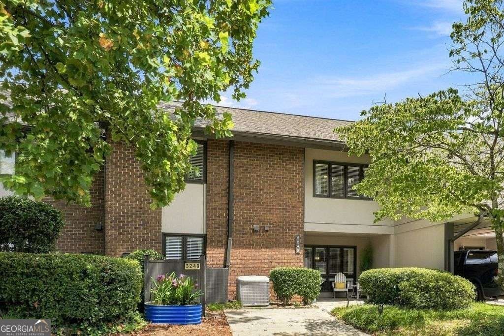 3249 Clairmont North NE